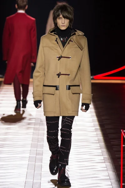 Look 25